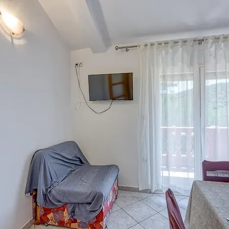 Seaview In - Happy Apartment Pasman